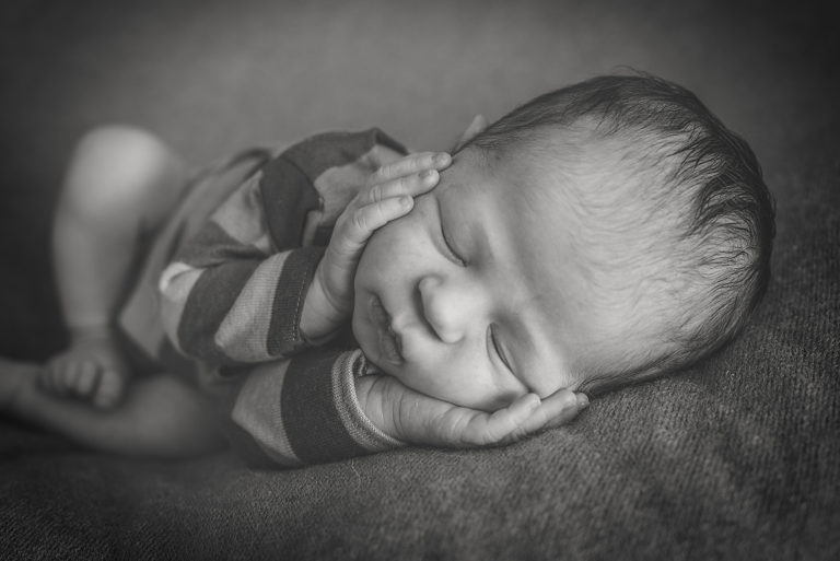 Pose Newborn Fallen Froggy Fotografa Gravidanza e Neonati Isabella Allamandri Ph