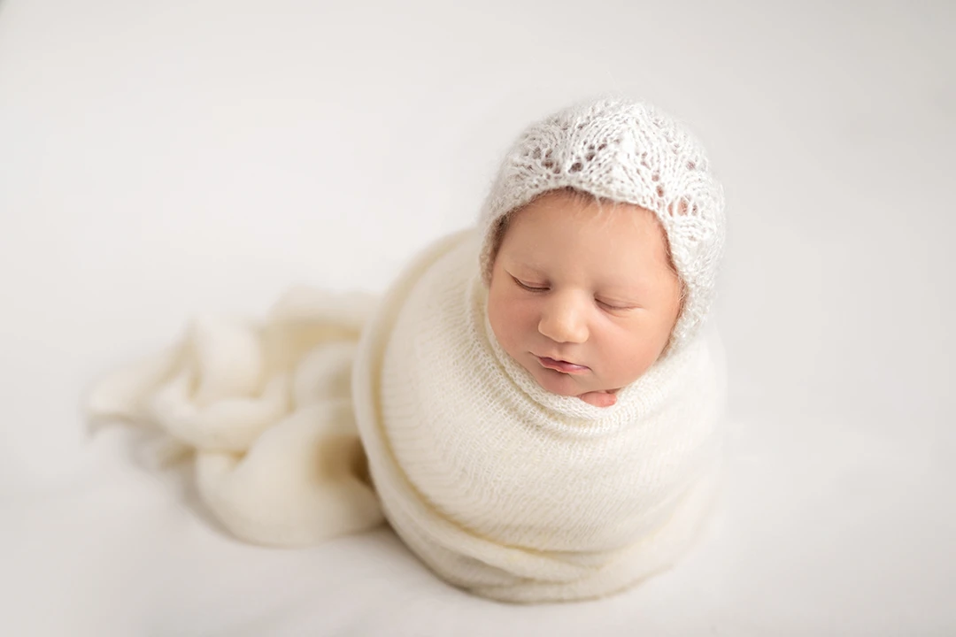 Dietro le quinte del primo servizio fotografico per neonato: cosa succede davvero?