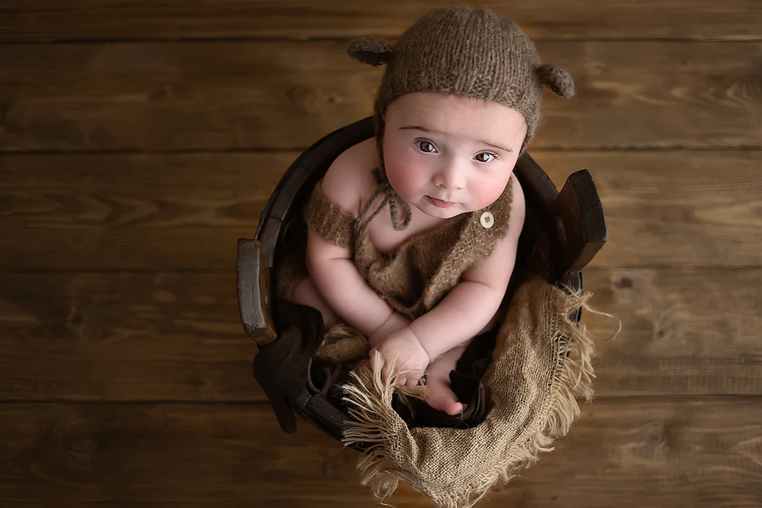 Bebè in tinozza di legno Isabella Allamandri Ph