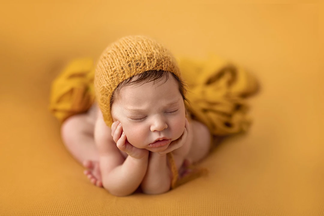 sicurezza del neonato froggy pose fotografa di gravidanza e neonati Isabella Allamandri Ph